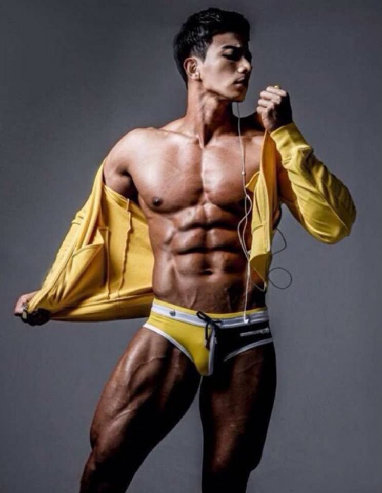hot male 319 (18+)