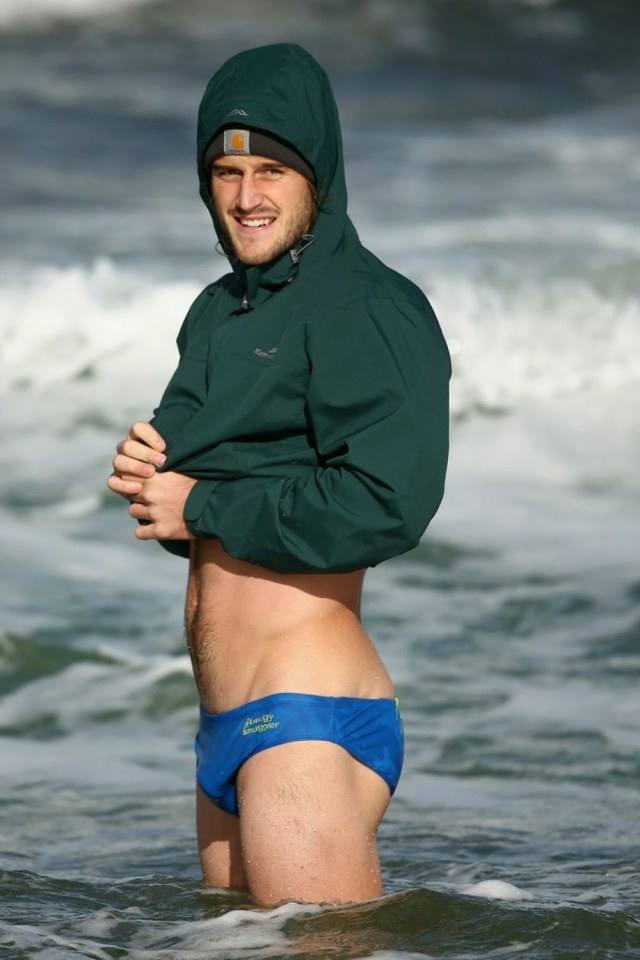 hot male 320 (18+)