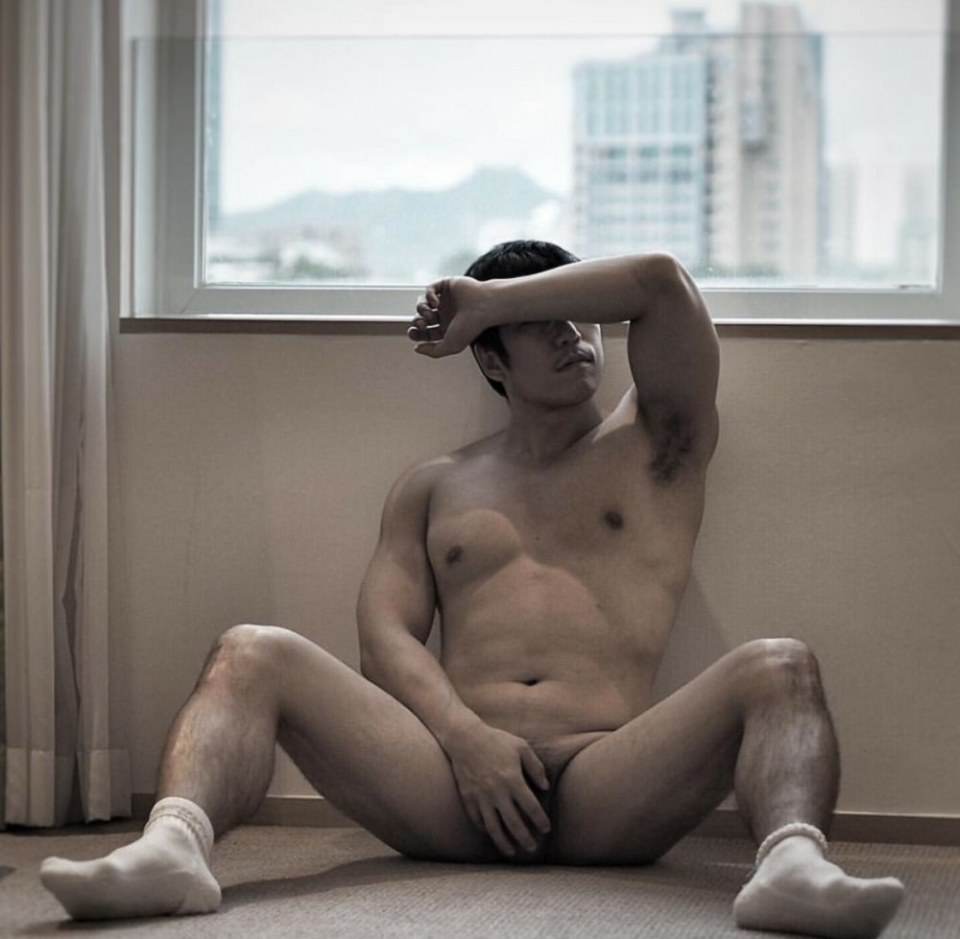 hot male 320 (18+)