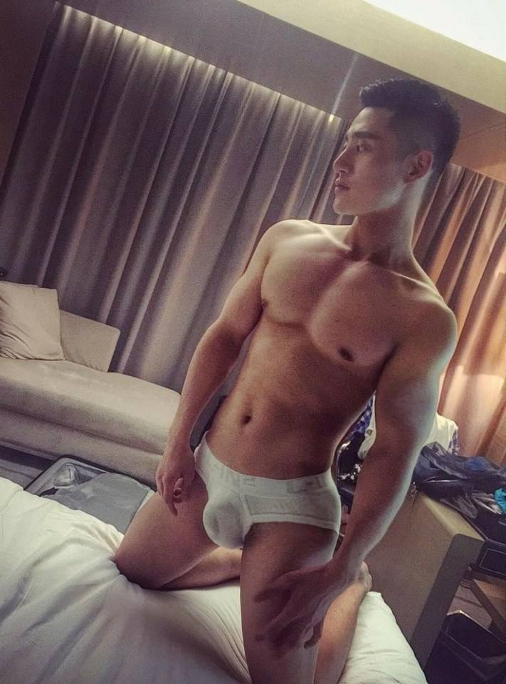 hot male 321 (18+)