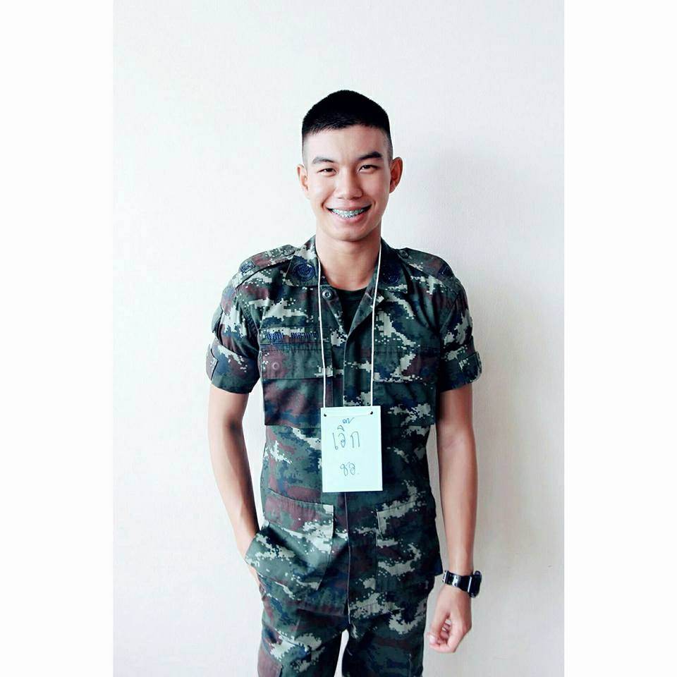 ผู้ชายที่มีผมสั้นโดนใจฉัน 2,412