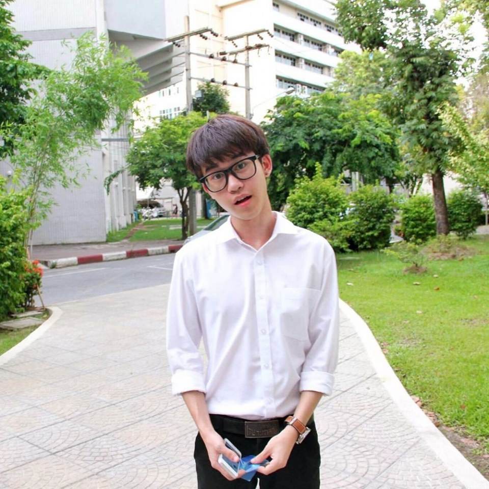 เมื่อวานฉันพบเขาแถวๆ ทางเดิน 2,414