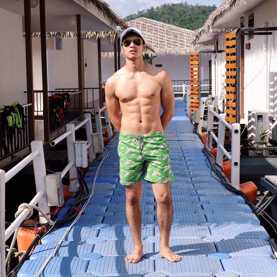 เมื่อวานฉันพบเขาแถวๆ ทางเดิน 2,414
