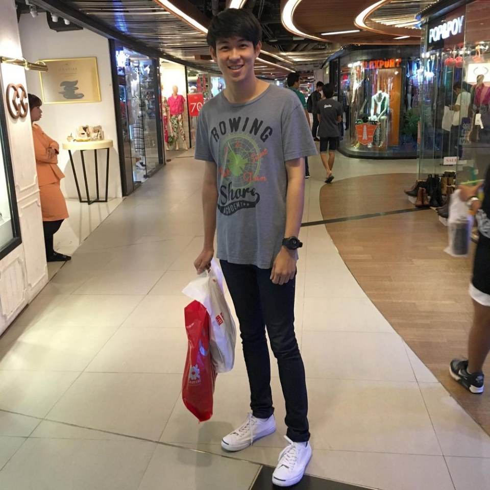 เมื่อวานฉันพบเขาแถวๆ ทางเดิน 2,414