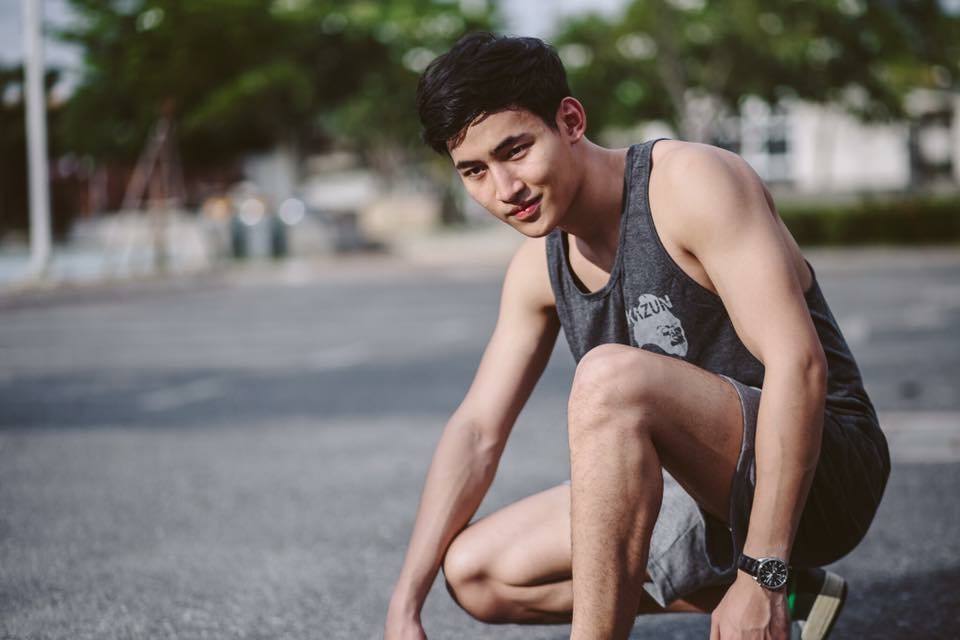 เมื่อวานฉันพบเขาแถวๆ ทางเดิน 2,414