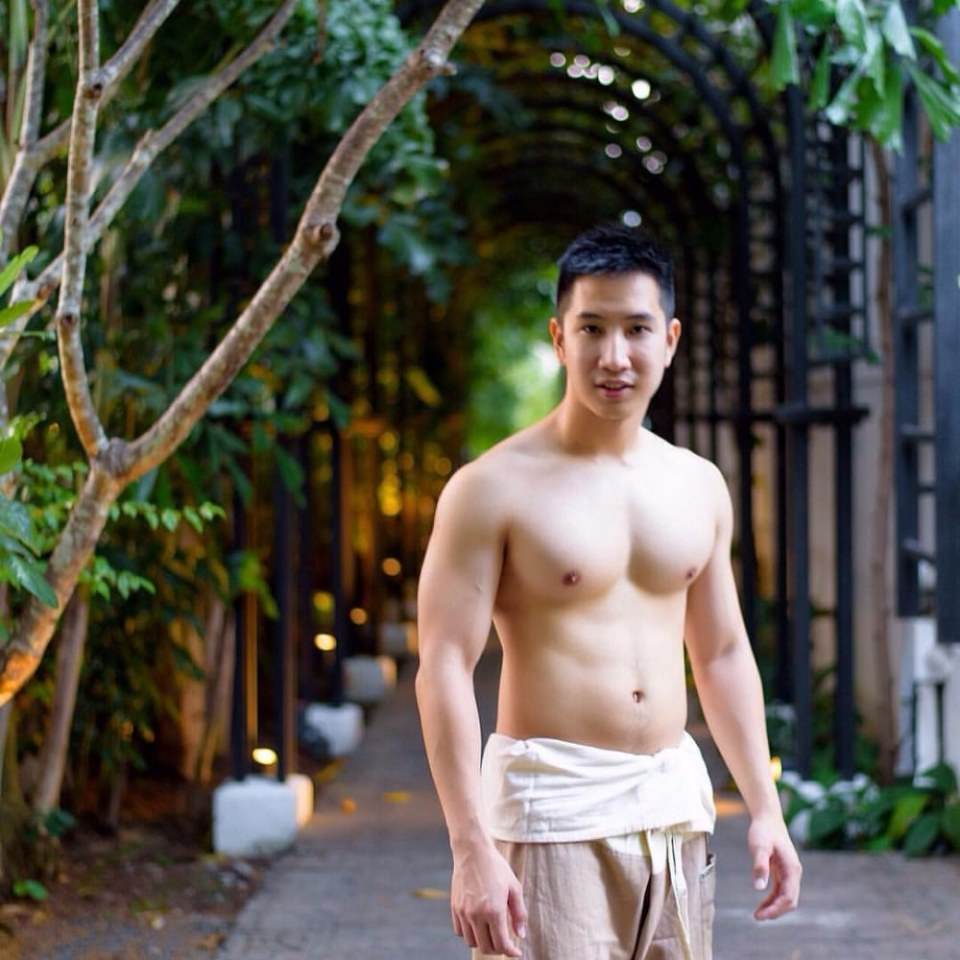 เมื่อวานฉันพบเขาแถวๆ ทางเดิน 2,414