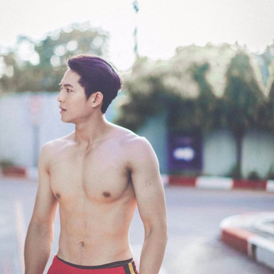 เมื่อวานฉันพบเขาแถวๆ ทางเดิน 2,414