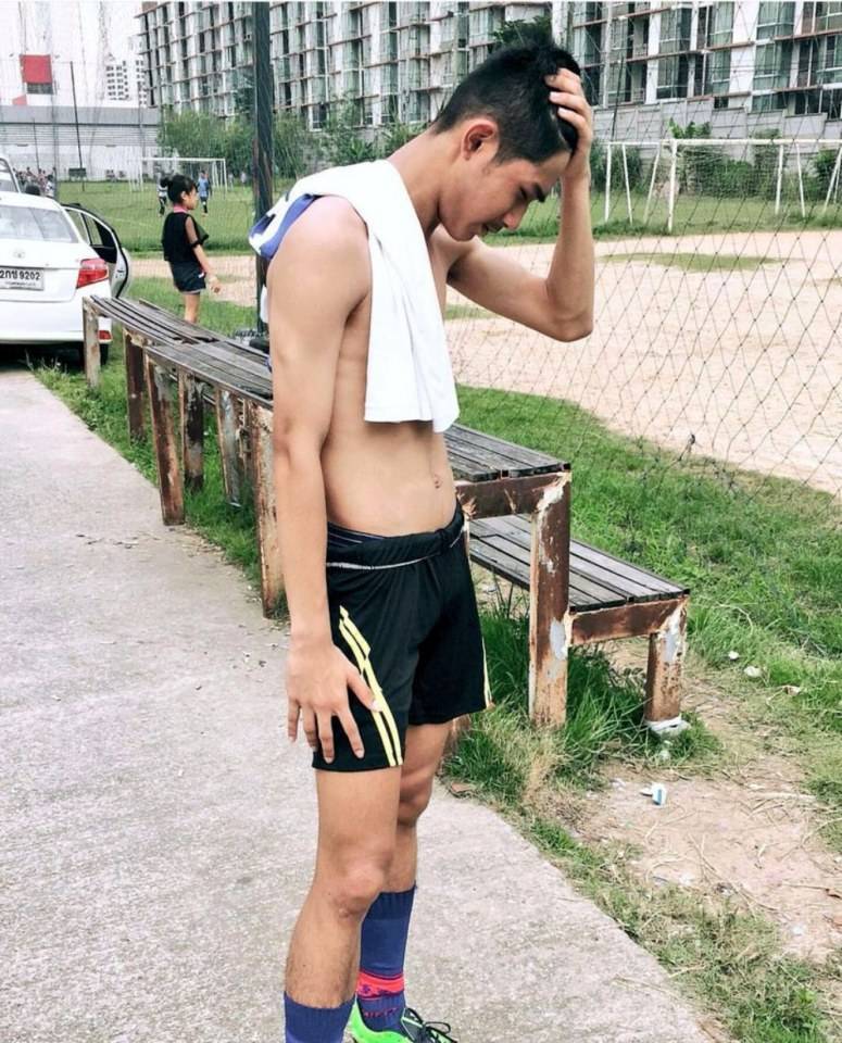 เมื่อวานฉันพบเขาแถวๆ ทางเดิน 2,414