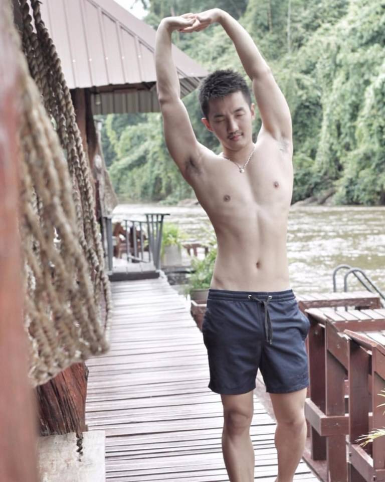 เมื่อวานฉันพบเขาแถวๆ ทางเดิน 2,414