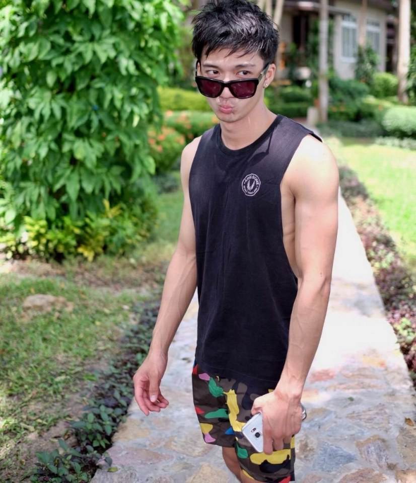เมื่อวานฉันพบเขาแถวๆ ทางเดิน 2,414