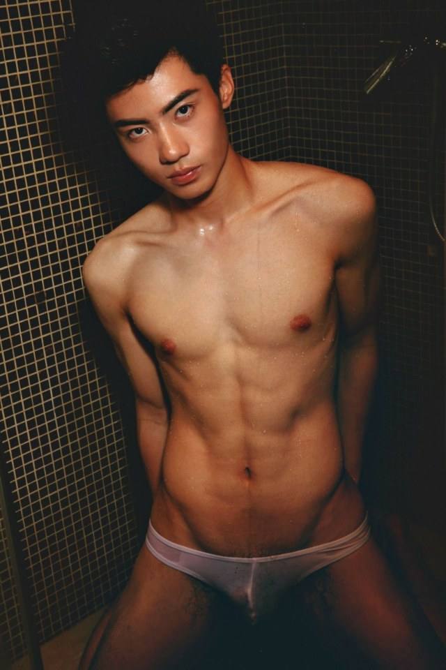 hot male 325 (18+)