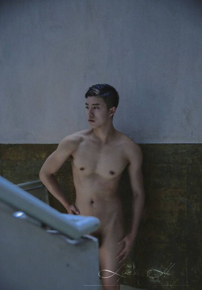 hot male 325 (18+)