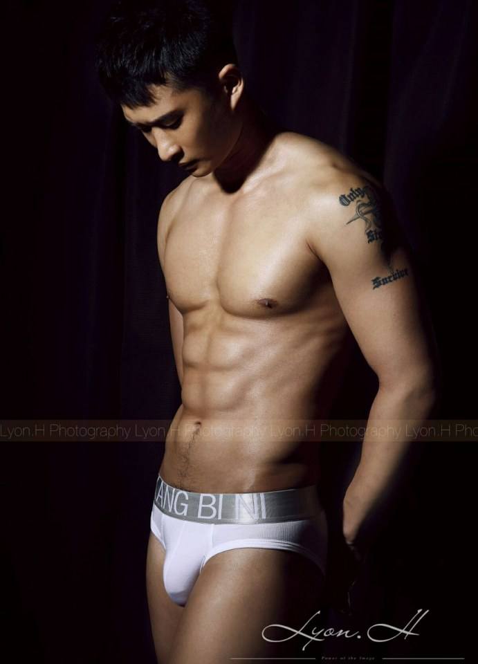 hot male 325 (18+)