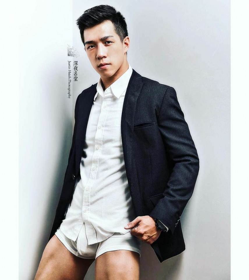 hot male 325 (18+)