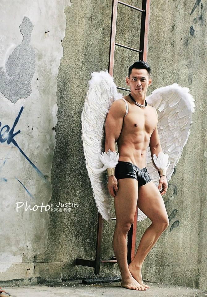 hot male 325 (18+)