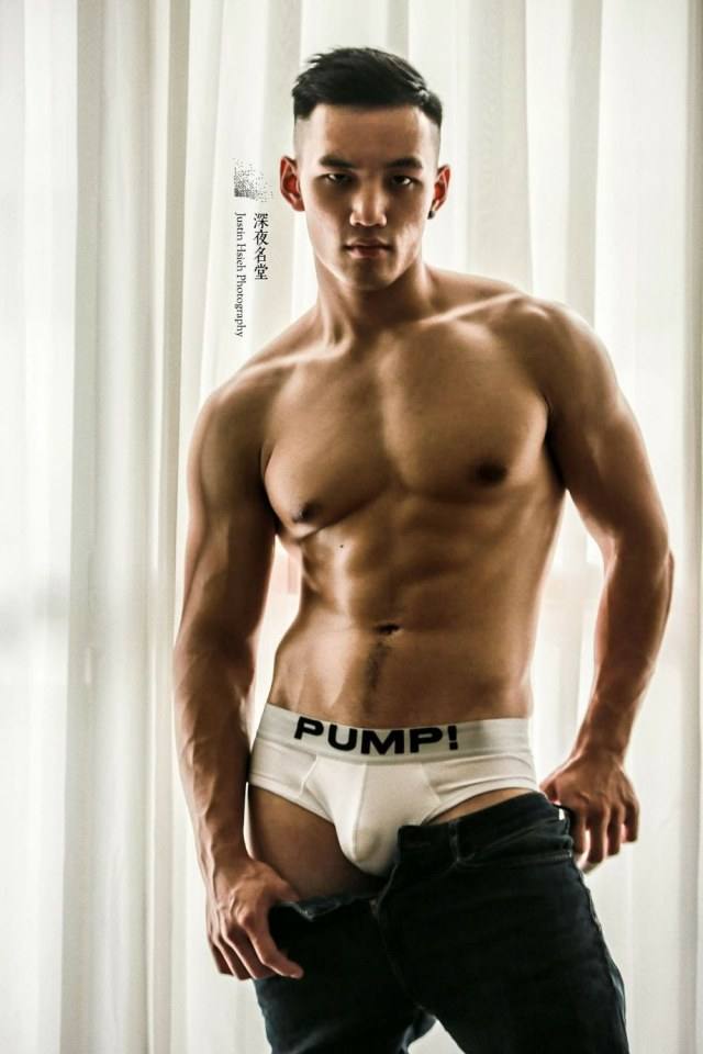 hot male 325 (18+)