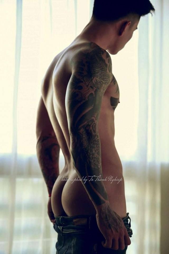 hot male 326 (18+)