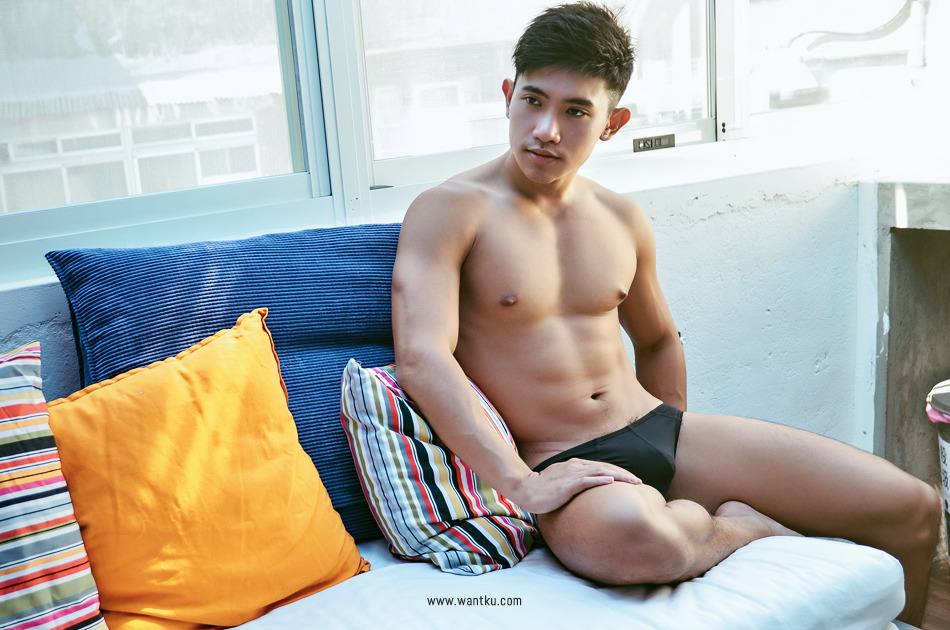 hot male 326 (18+)