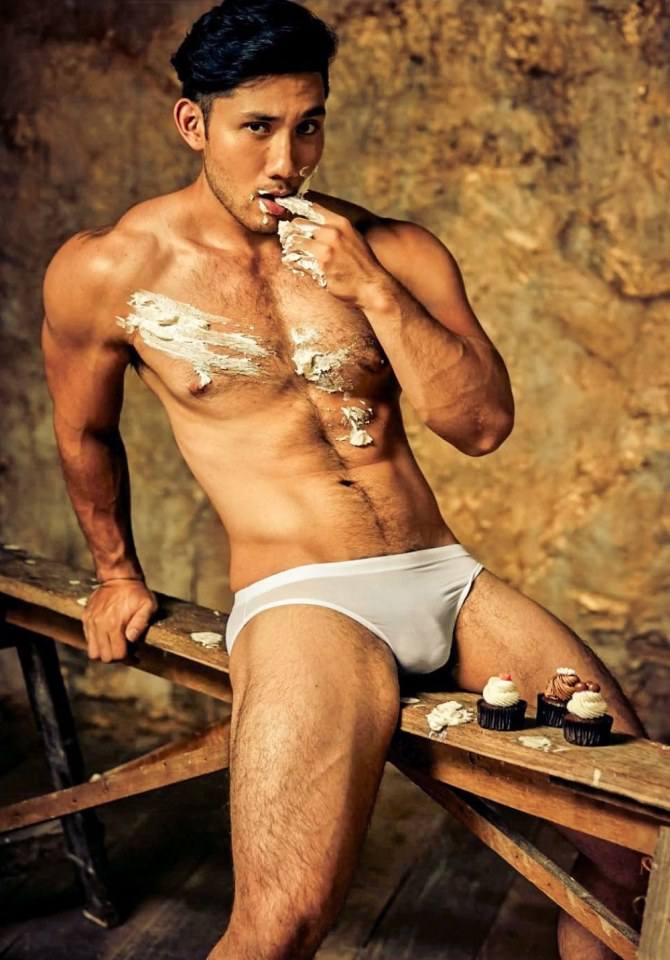 hot male 326 (18+)