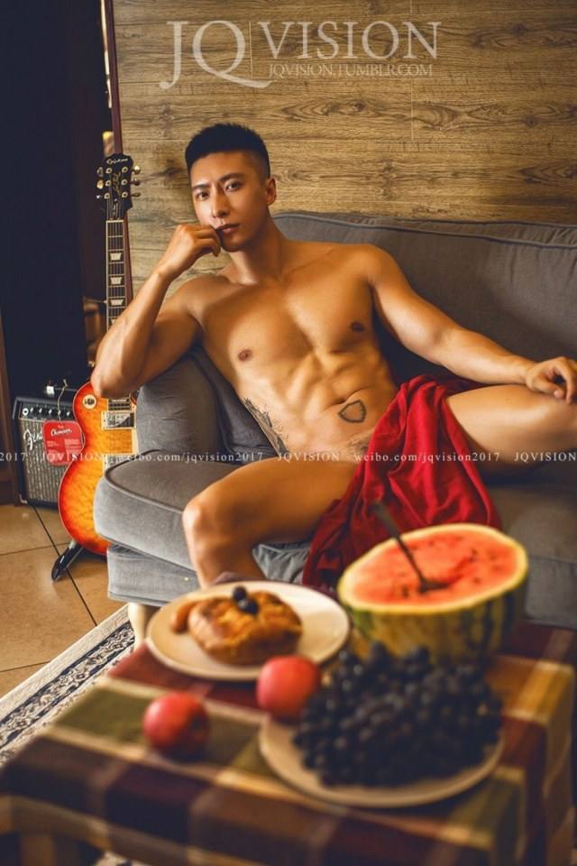 hot male 327 (18+)