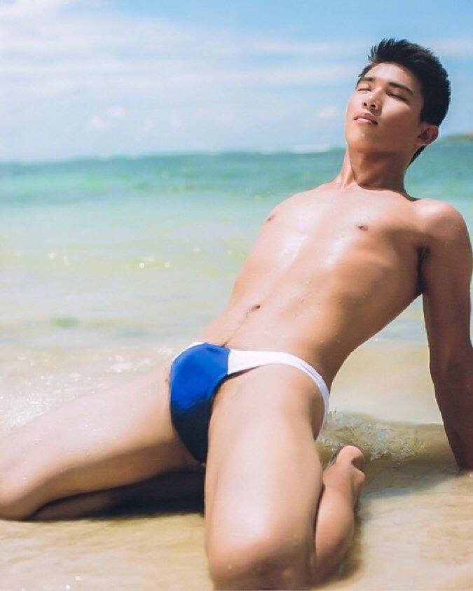 hot male 332 (18+)