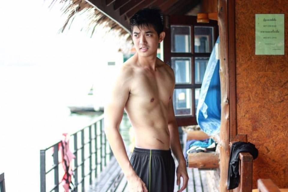 ผู้ชายที่ถ่ายรูปแล้วไม่มองกล้อง ทำให้เหมือนไม่มองหน้าฉัน 2,426