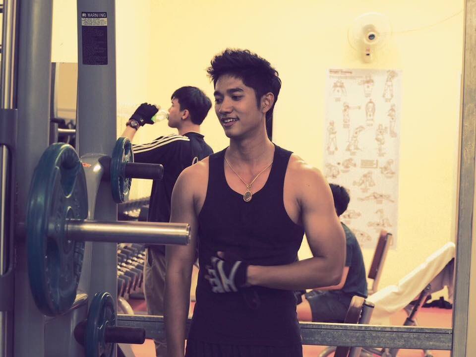 ผู้ชายที่ถ่ายรูปแล้วไม่มองกล้อง ทำให้เหมือนไม่มองหน้าฉัน 2,426