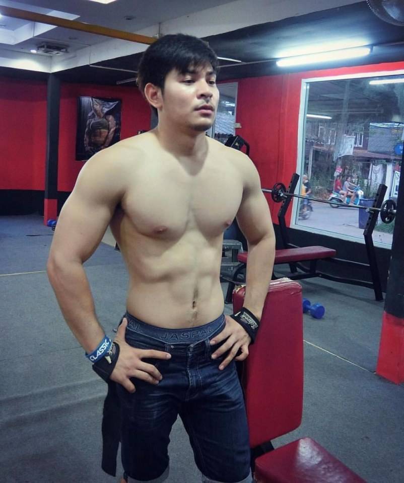 ผู้ชายที่ถ่ายรูปแล้วไม่มองกล้อง ทำให้เหมือนไม่มองหน้าฉัน 2,426