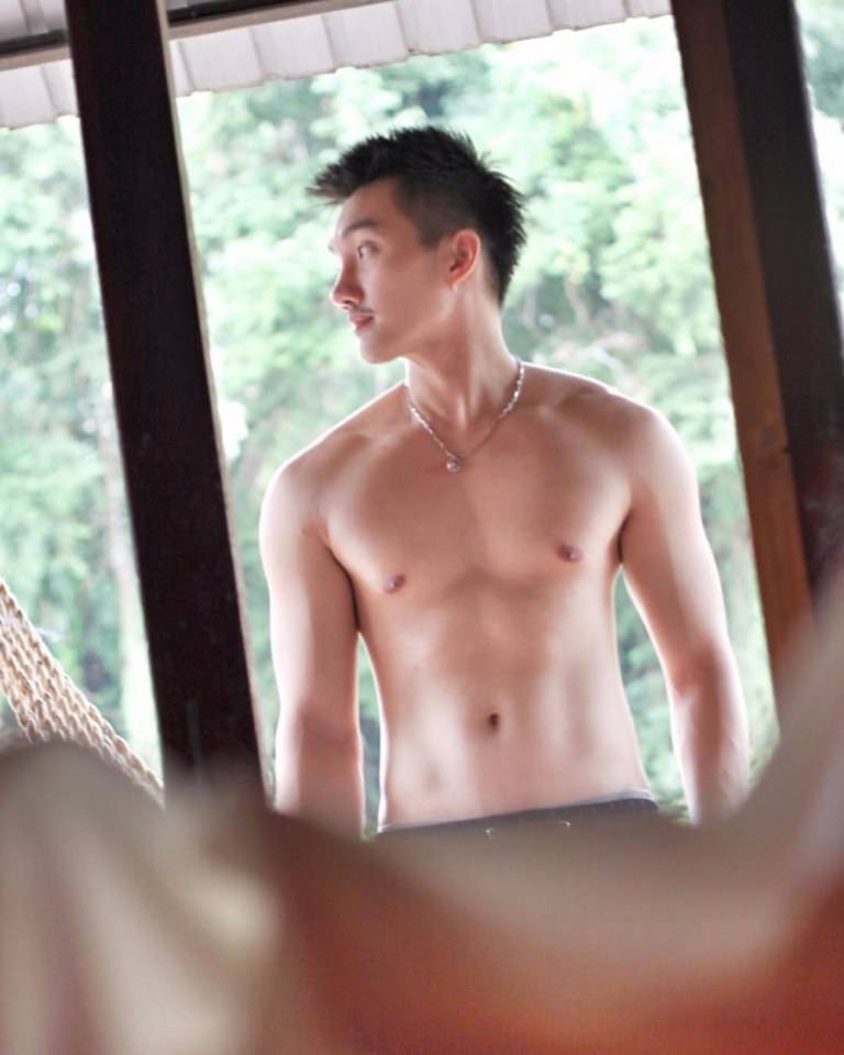 ผู้ชายที่ถ่ายรูปแล้วไม่มองกล้อง ทำให้เหมือนไม่มองหน้าฉัน 2,426
