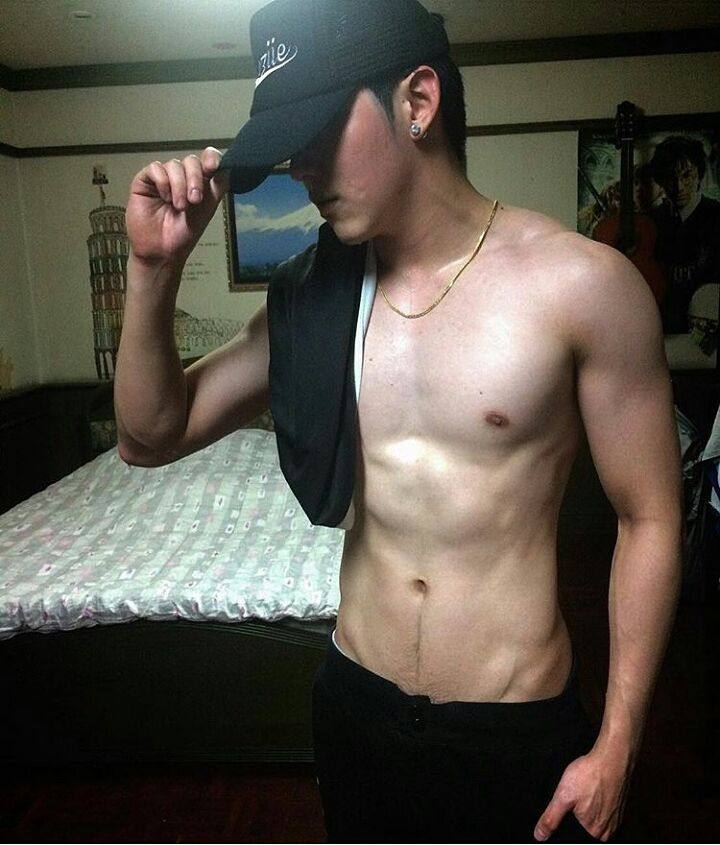 ผู้ชายที่ถ่ายรูปแล้วไม่มองกล้อง ทำให้เหมือนไม่มองหน้าฉัน 2,426