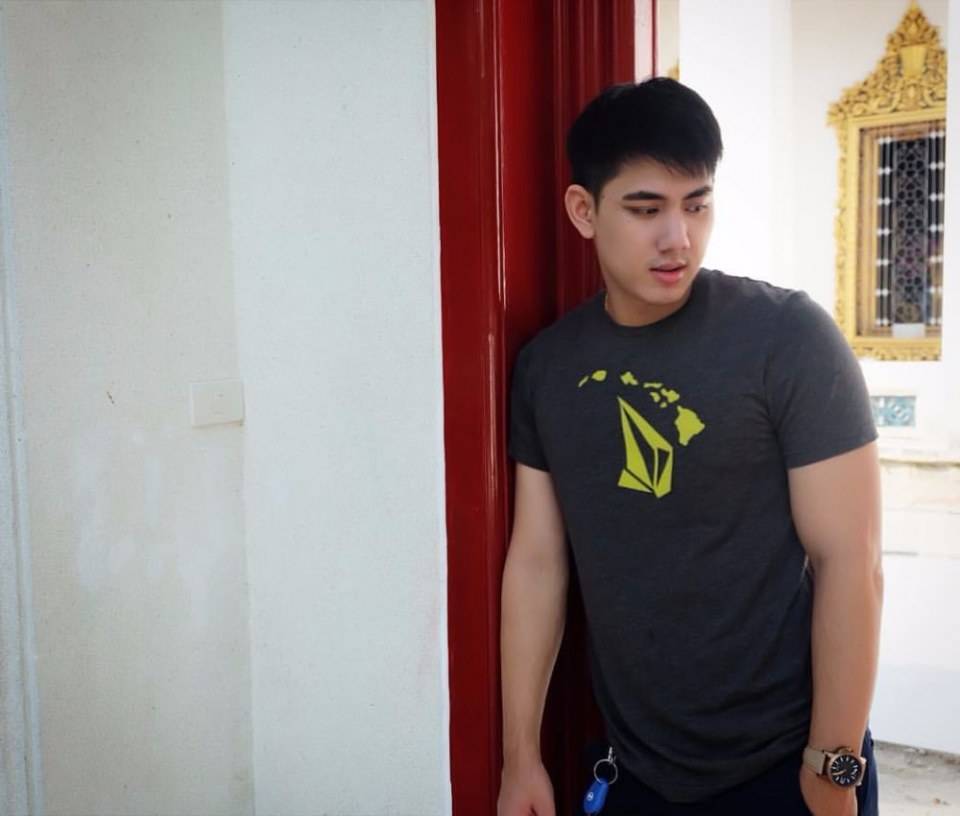 ผู้ชายที่ถ่ายรูปแล้วไม่มองกล้อง ทำให้เหมือนไม่มองหน้าฉัน 2,426