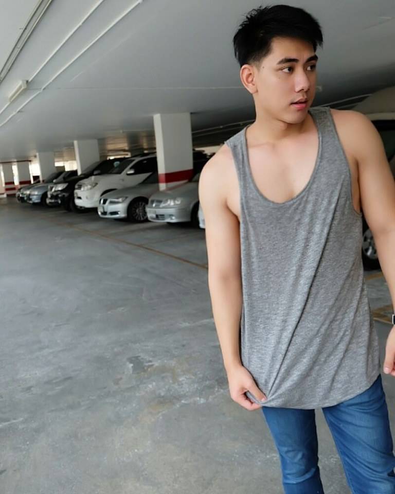 ผู้ชายที่ถ่ายรูปแล้วไม่มองกล้อง ทำให้เหมือนไม่มองหน้าฉัน 2,426