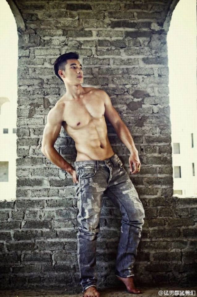 ผู้ชายที่ถ่ายรูปแล้วไม่มองกล้อง ทำให้เหมือนไม่มองหน้าฉัน 2,426