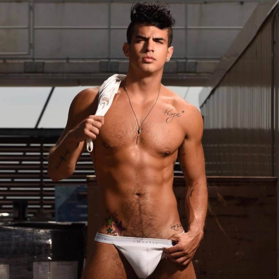 hot male 334 (18+)