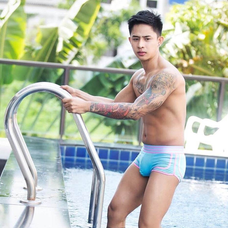 hot male 335 (18+)