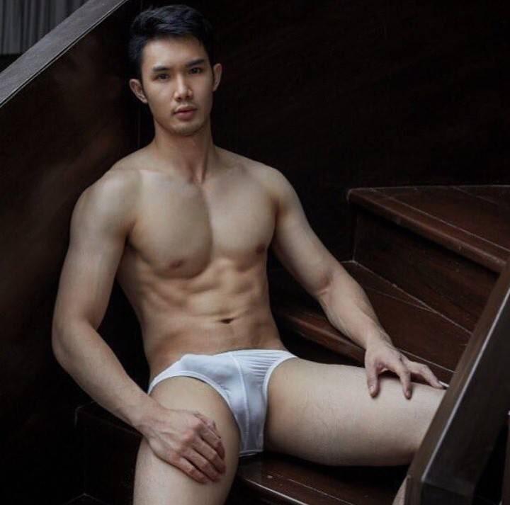 hot male 335 (18+)