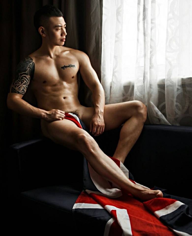 hot male 336 (18+)