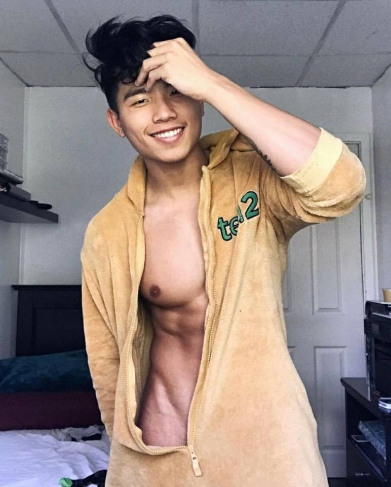 hot male 336 (18+)