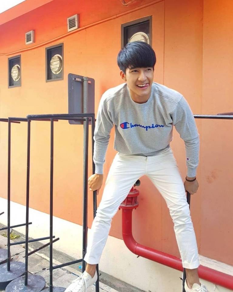 ถ้าได้เจ้ามาเป็นสามีข้อยจะยิ้มปรีทังคืนทังวัน// เอิร์ธ พีรพัฒน์ วัฒนเศรษสิริ