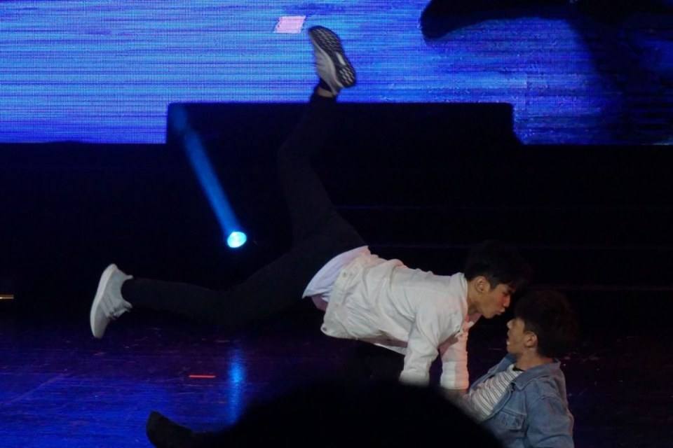 ทิวเดย์ เรือลำนี้ จะอยู่หรือจะหล่ม มีไผตอบได้บ่สายวาย