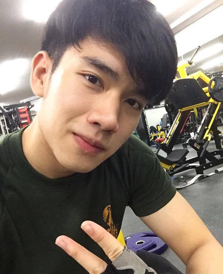 ผู้ชายผมดก 2,443