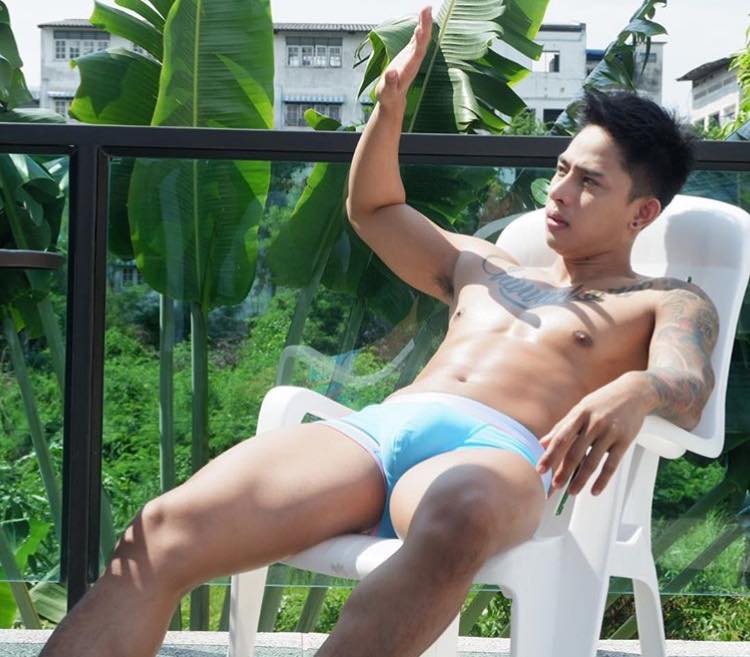 หนุ่มหล่อขึ้นปก 12
