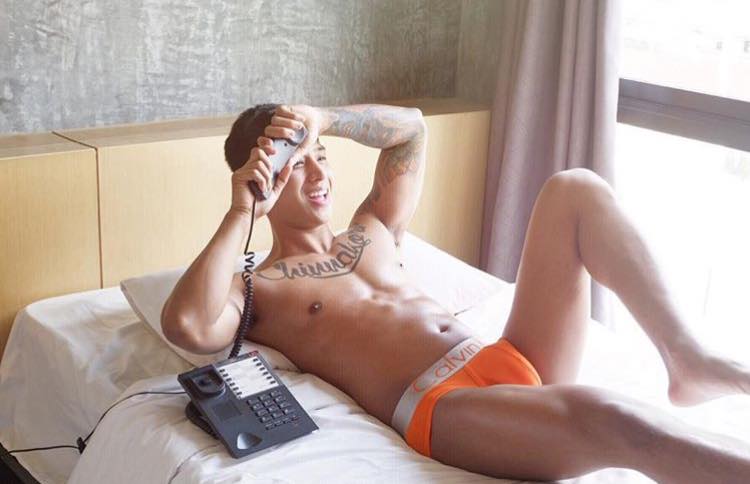 หนุ่มหล่อขึ้นปก 12