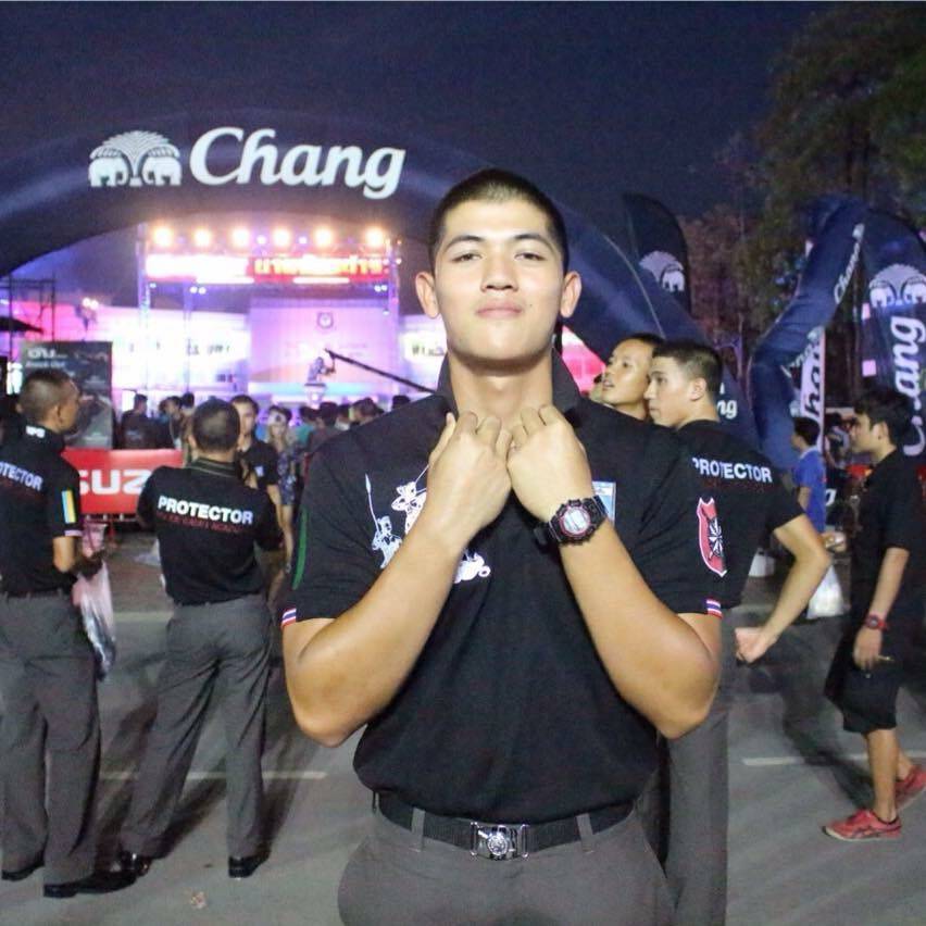 ผู้ชายยามค่ำคืน 2,448