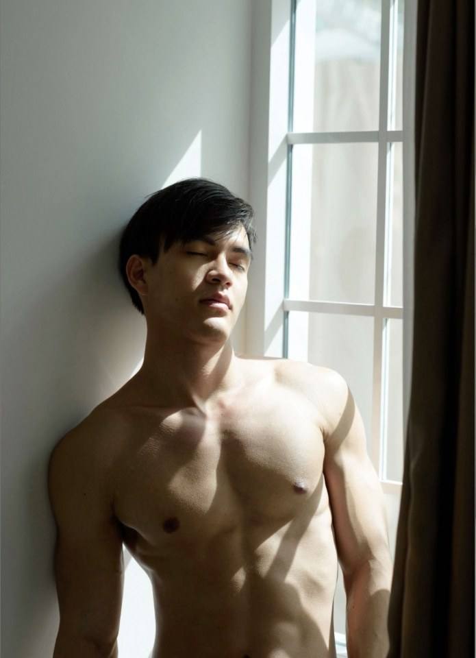 ถอดโชว์เรือนร่าง 2032