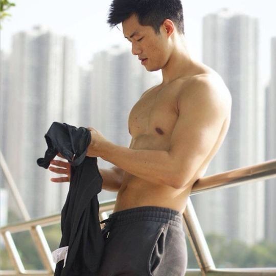 ถอดโชว์เรือนร่าง 2033