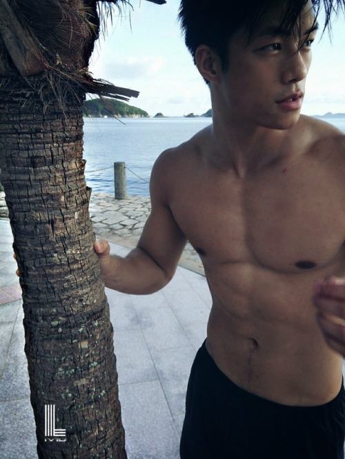 ถอดโชว์เรือนร่าง 2034