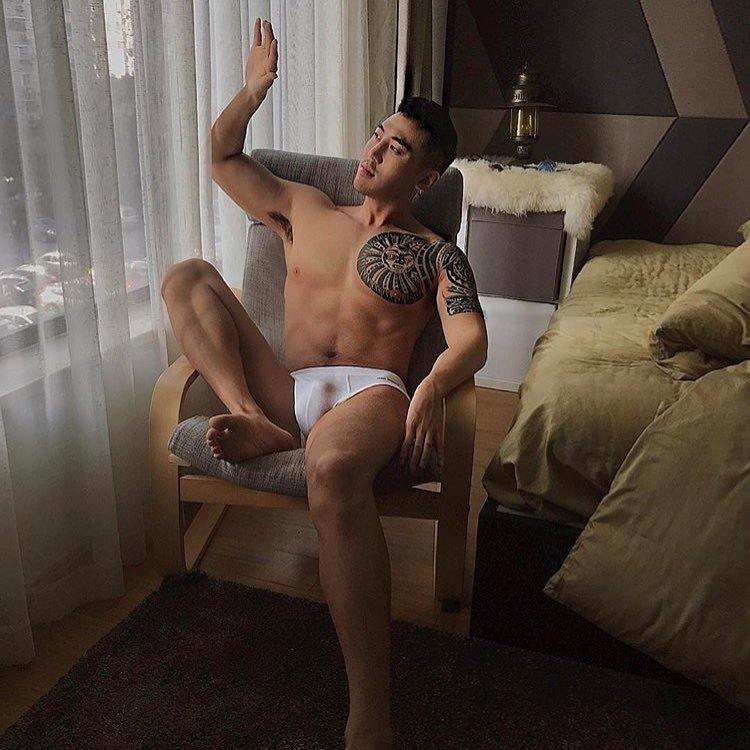 hot male 340 (18+)