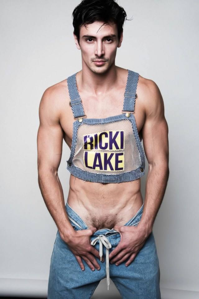hot male 340 (18+)