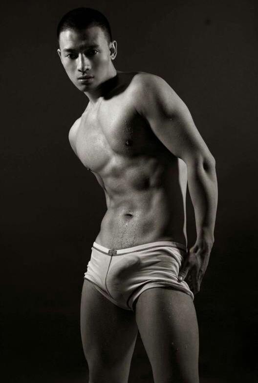 hot male 340 (18+)